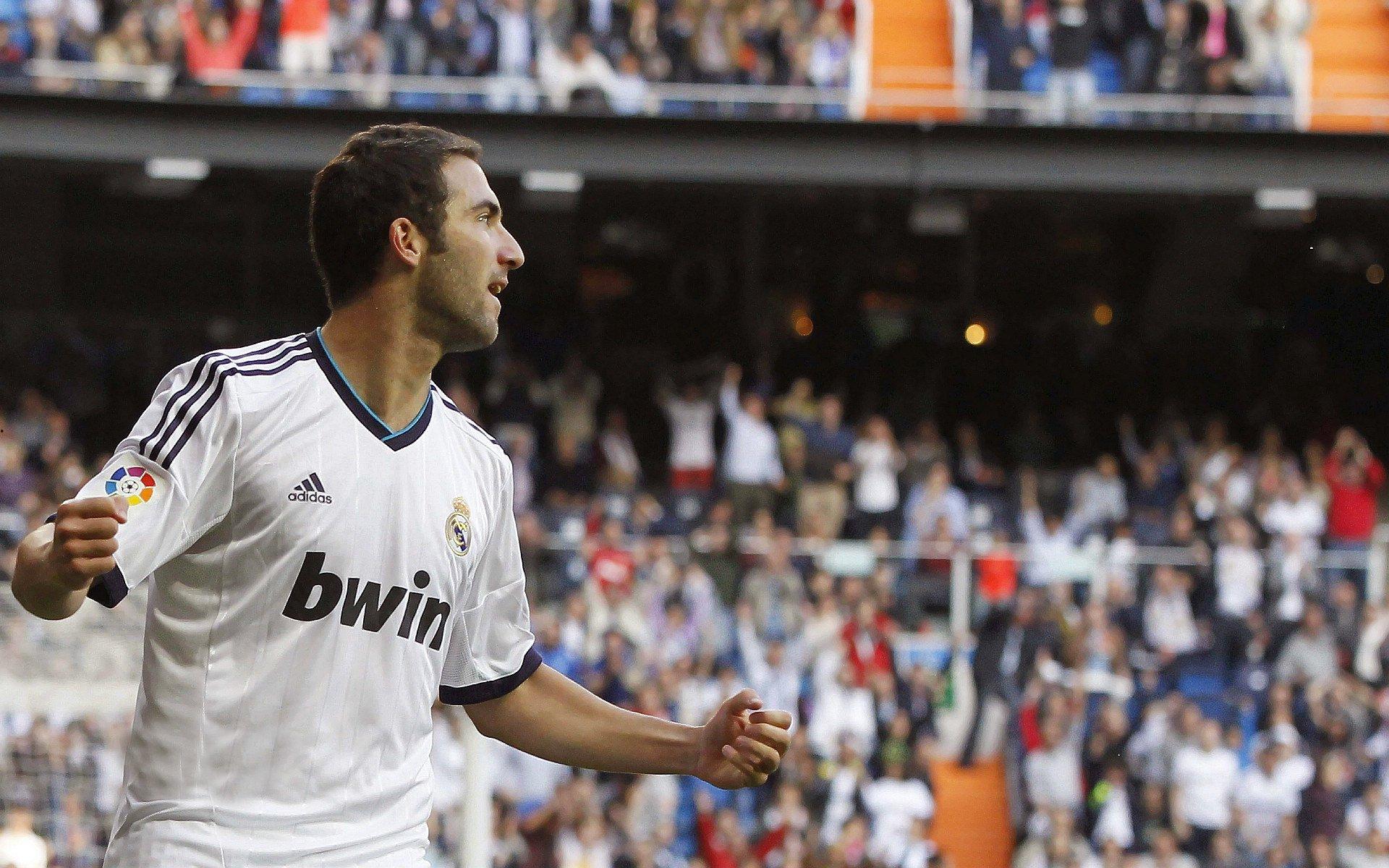 双加时鏖战!湖人险胜勇士,詹姆斯关键三分锁定胜局